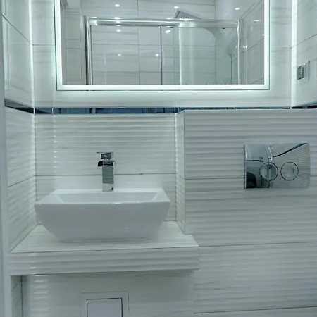 Sto Metrow Od Morza Svinoústí