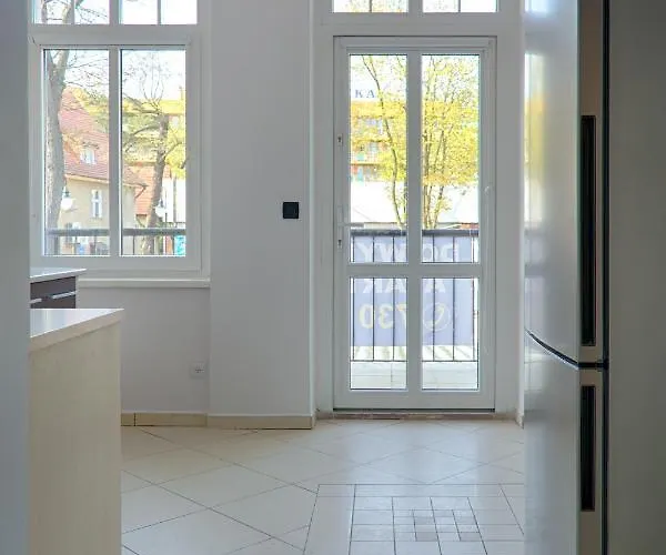 Sto Metrow Od Morza Lägenhet *